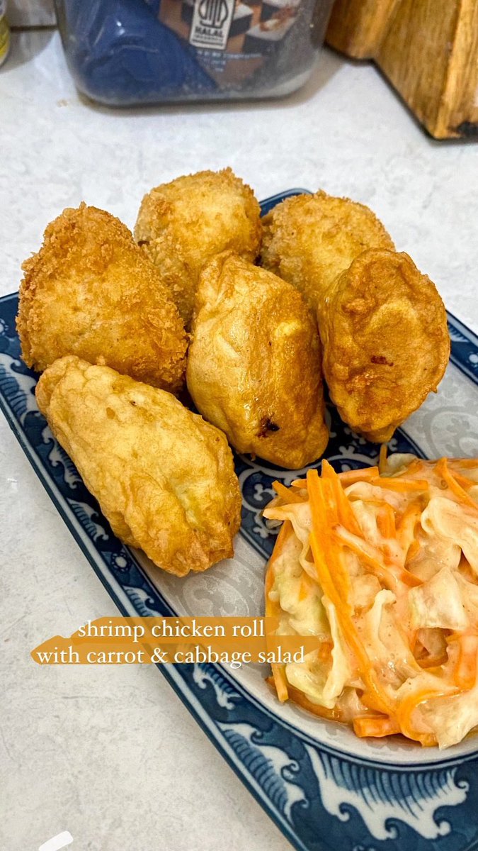 bobbateas's tweet photo. Berkali-kali bikin shrimp roll ala ho*ben, baru sekarang akhirnya mirip 90%😭👌
Ternyata kuncinya ada di minyak wijen!!! Bawangnya digoreng supaya makin harum.

Lumayan menghemat banget 😭👋

Resep dibawah ini yah📝 https://t.co/LzPxJJjqkB