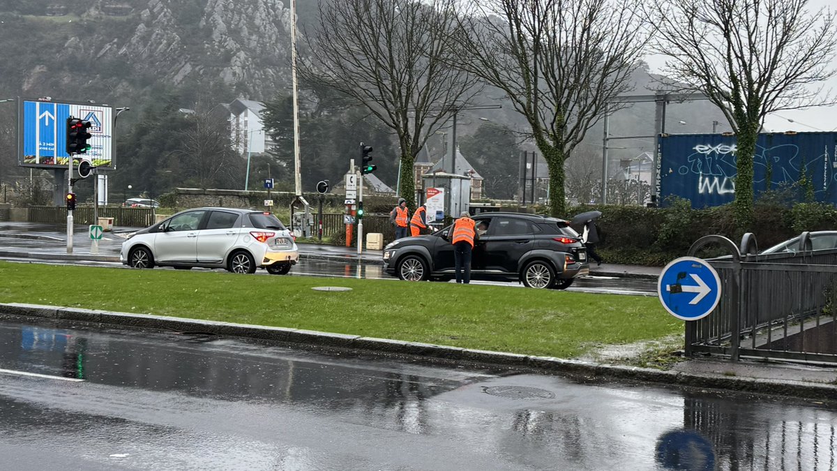 vincentpalix's tweet photo. Aujourd’hui, @SNCFReseau a rendu possible la circulation test de la future autoroute ferroviaire de @BrittanyFerries, en partenariat avec @RegionNormandie et @Prefecture50. L’occasion de sensibiliser sur les risques aux passages à niveau. https://t.co/FKuzIzIwV3