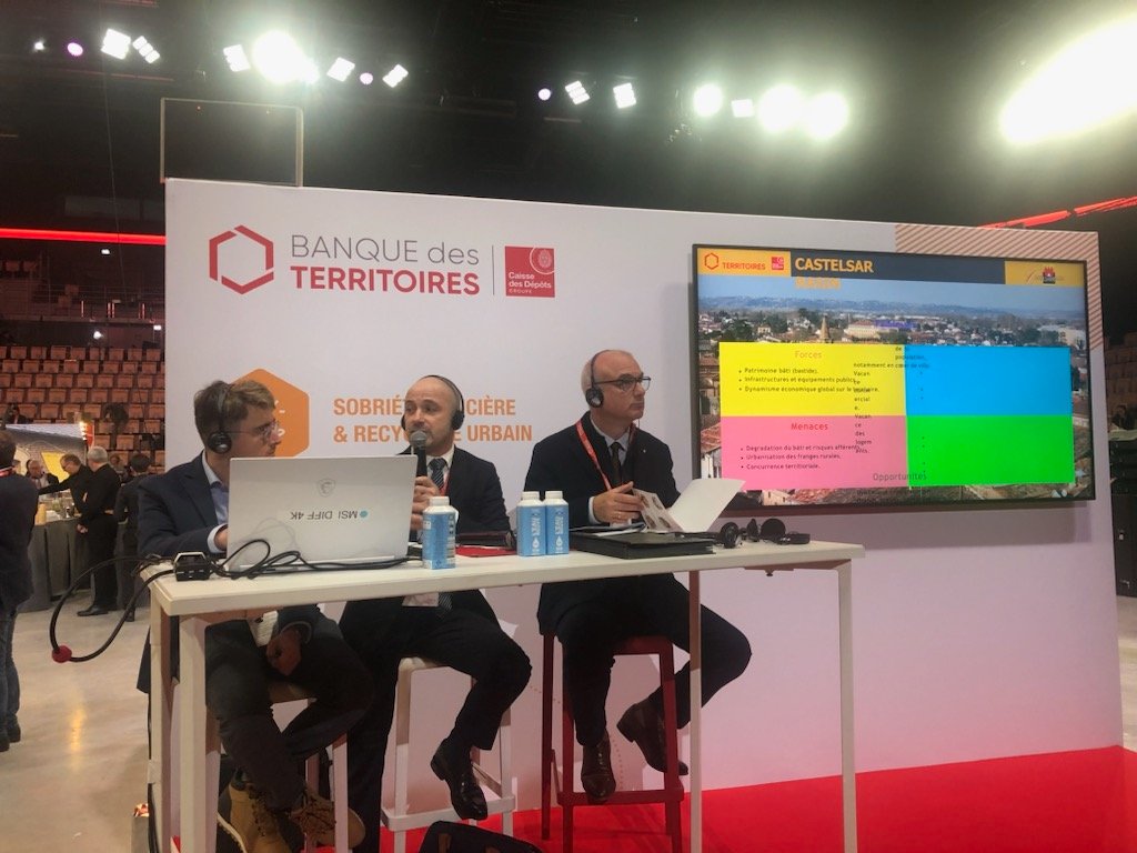 BdT_Occitanie's tweet photo. #RencontresCoeurdeVille2024 @BanqueDesTerr
Atelier sobriété foncière et recyclage urbain 👉 #Castelsarrasin évoque sa stratégie habitat combinant réhabilitation et construction neuve 🏘
@VilledeChartres https://t.co/IwoViHDEZI