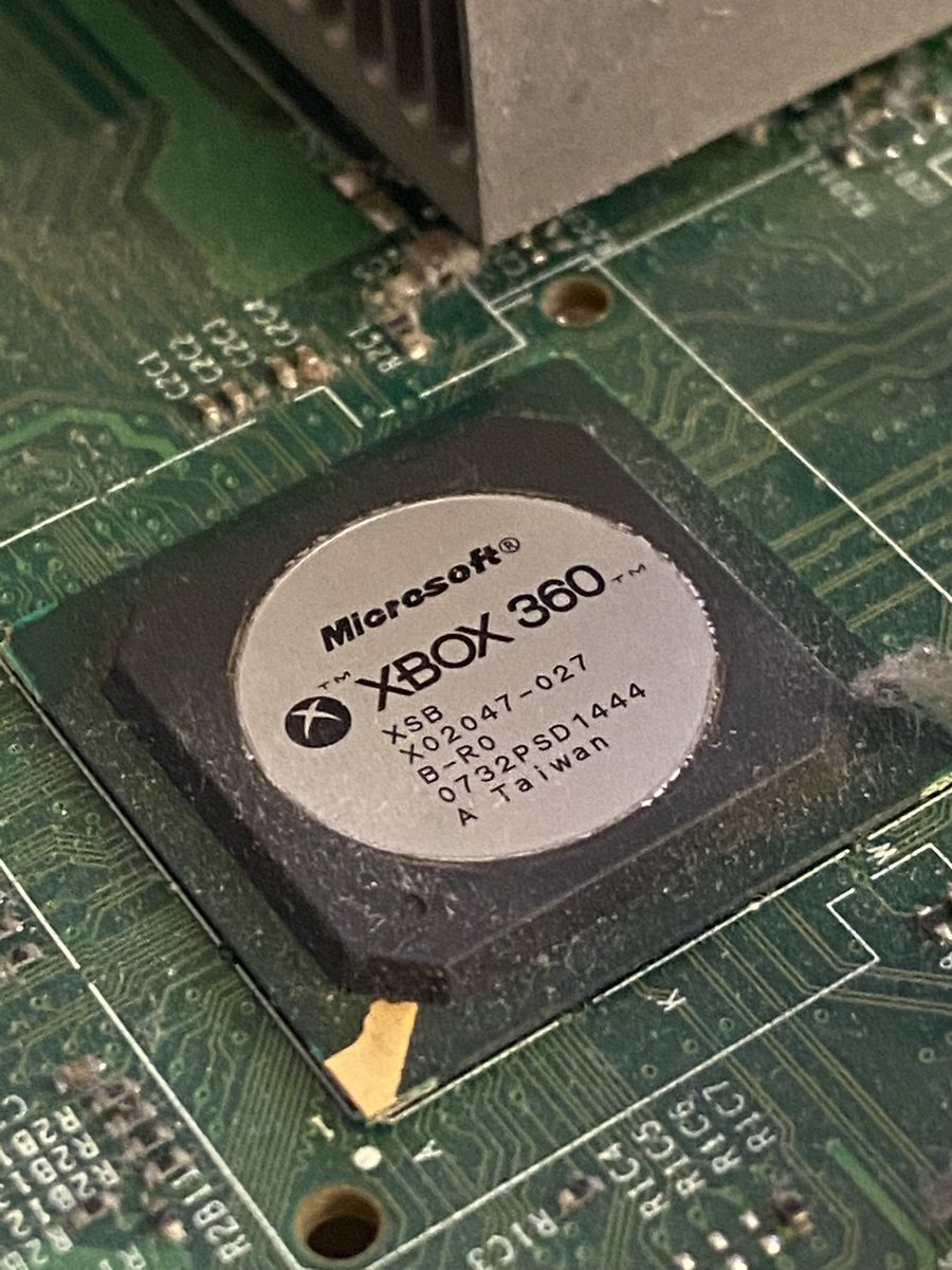 Gregoxide's tweet image. So many memories with this poor old thing. It deserves some love and a new thermal paste