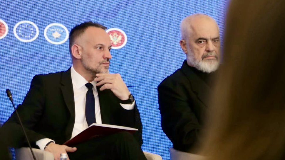 arben_fetai's tweet photo. Represented 🇲🇰at the #GovTech conference in Tirana, sharing the
stage with 🇦🇱PM @ediramaal &amp; other WB representatives. Spoke on digitalisation as a pillar of social progress, our e-service expansion &amp; regional cyber cooperation. Thanks to Mirlinda Karçanaj, ED @akshi_nais!
🇲🇰🤝🇦🇱 https://t.co/cqqIN241hx