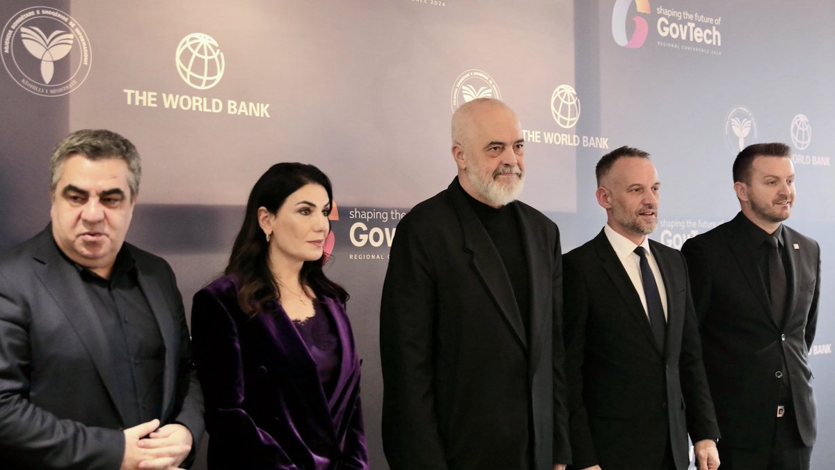 Represented 🇲🇰at the #GovTech conference in Tirana, sharing the
stage with 🇦🇱PM <a href="/ediramaal/">Edi Rama</a> &amp; other WB representatives. Spoke on digitalisation as a pillar of social progress, our e-service expansion &amp; regional cyber cooperation. Thanks to Mirlinda Karçanaj, ED <a href="/akshi_nais/">AKSHI</a>!
🇲🇰🤝🇦🇱