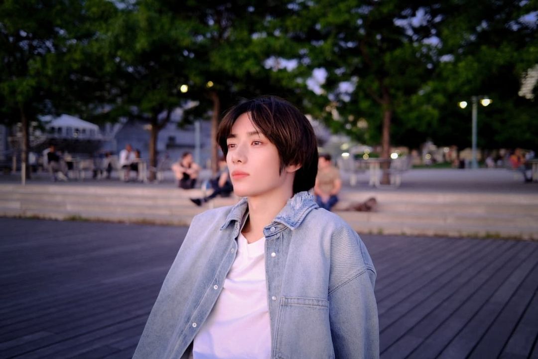 ≛ #izar_day_log : after endless works, finally the end of the term greets me. i went out for sunset with some friends. the golden shade of sunset reminds me of someone. vietnam was good, vietnam is good!