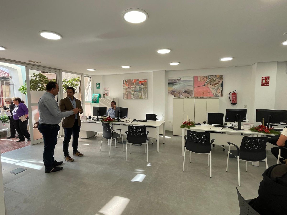 Visita a las dependencias de la concejalía de Bienestar Social tras su reestructuración. El objetivo de ésta ha sido el de optimizar la gestión de recursos y aumentar la calidad del servicio. Además, en 2024 se han incorporado 18 nuevos profesionales a este área tan importante,