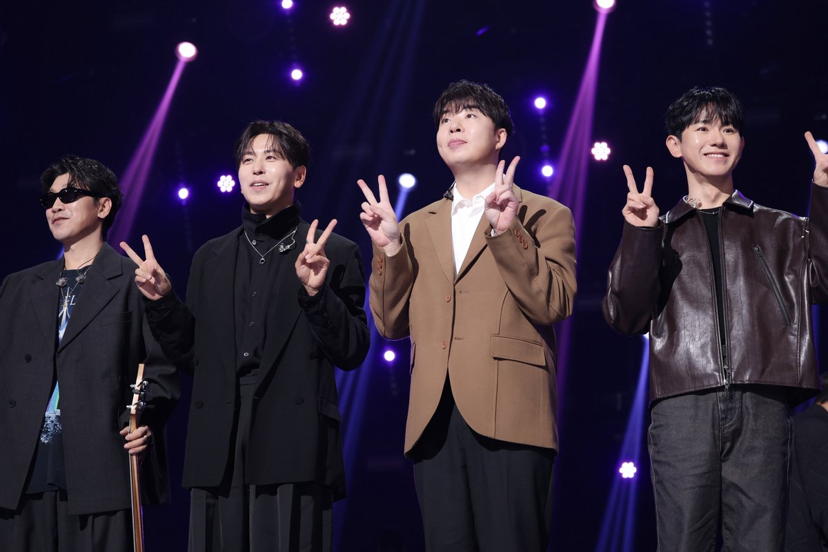 balgoonzip's tweet photo. 더시즌즈 데브!!🧡 https://t.co/Un75gOkenA