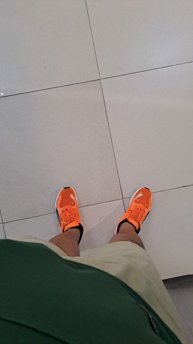 GBK mana nih, colek aja kalo liat ya sepatu orange celana biru baju biru bulet kwkwkw #Gbk #Run # jogging #fypシ