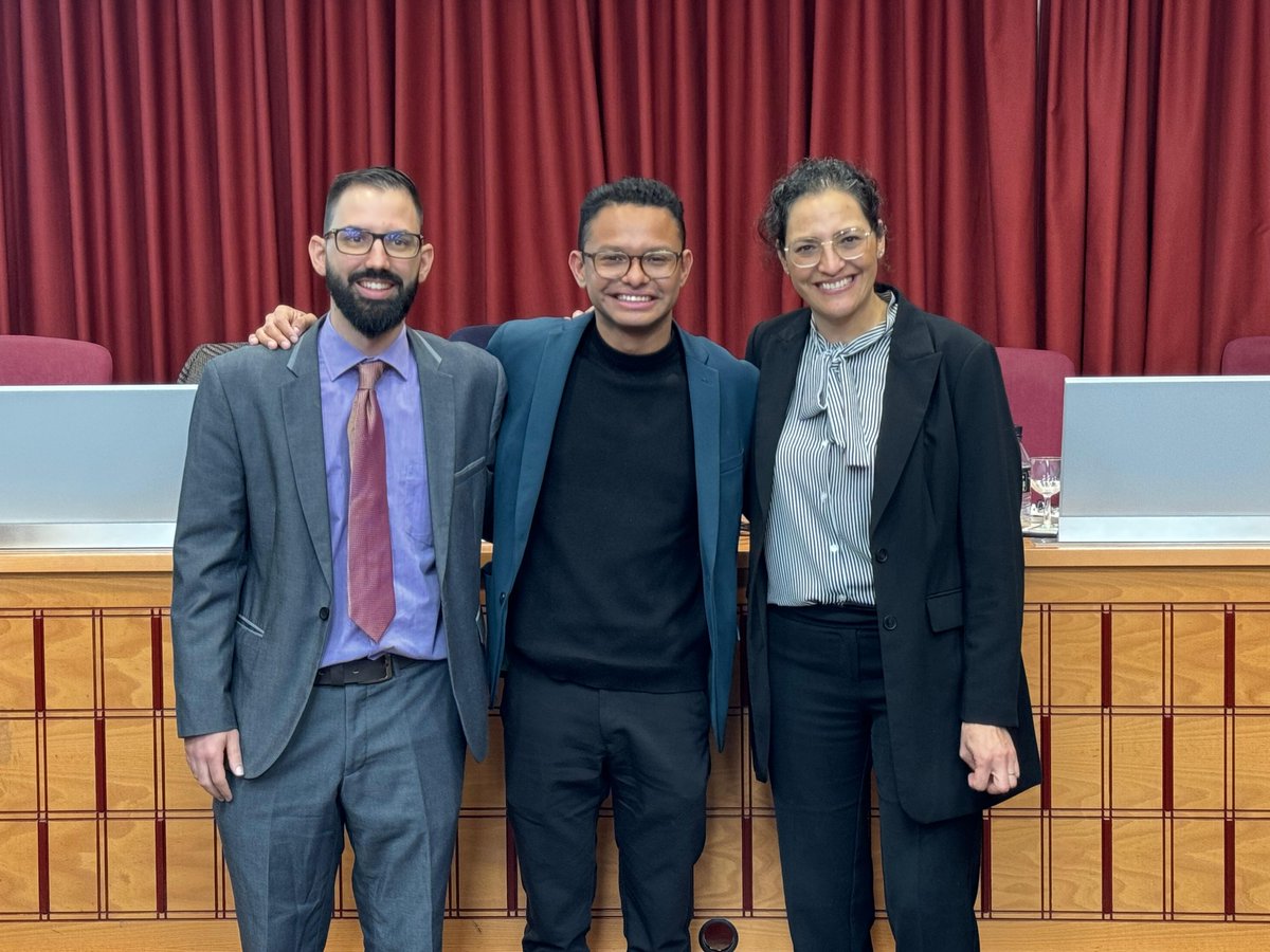 📝Jair Esquiaqui ha defendido su tesis doctoral inscrita en el Programa de Doctorado Interuniversitario en Comunicación, sobre el tratamiento informativo del proceso de paz en Colombia 🇨🇴

🇲🇽 La tesis ha obtenido mención internacional, con estancia de investigación en la UNAM.