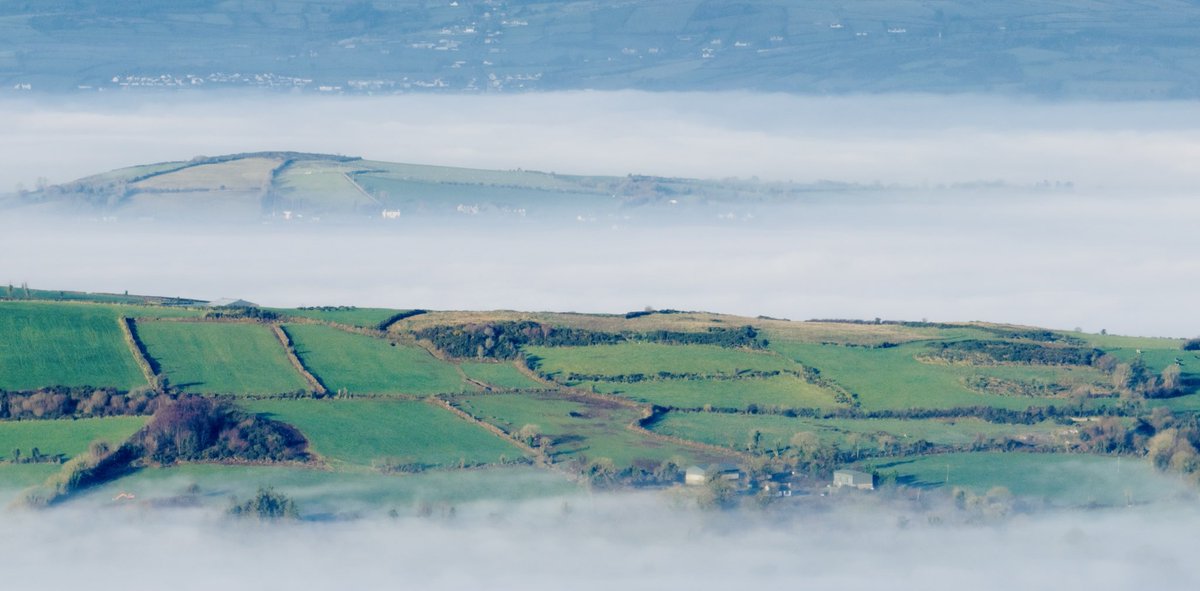 Above the freezing fog in Donegal and Tyrone this morning. ⁦<a href="/barrabest/">Barra Best</a>⁩ ⁦<a href="/WeatherCee/">Cecilia Daly</a>⁩