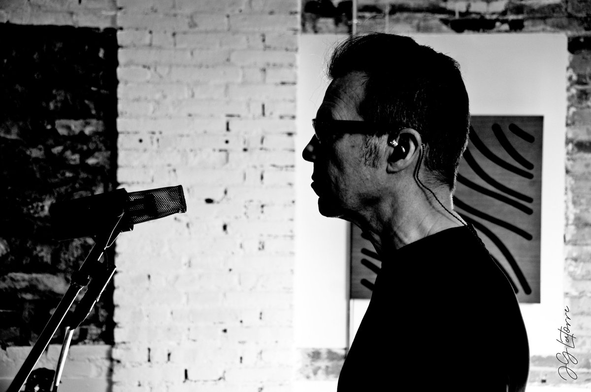 Después de cinco años, una pandemia y varias guerras, los 091 volvemos al estudio con nuevas canciones...