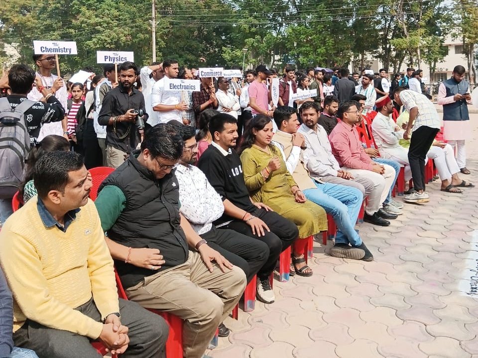 अभाविप गुरु घासीदास विश्वविद्यालय, बिलासपुर इकाई द्वारा गुरु घासीदास जयंती के अवसर पर खेलो भारत के माध्यम से खेल महोत्सव का आयोजन किया गया। इस अवसर पर मुख्य रूप से श्री अक्षय सभद्र (आईपीएस) एवं प्रदेश मंत्री अभाविप छत्तीसगढ़ श्री <a href="/YagydattV/">Yagyadatt Verma</a> उपस्थित रहे।