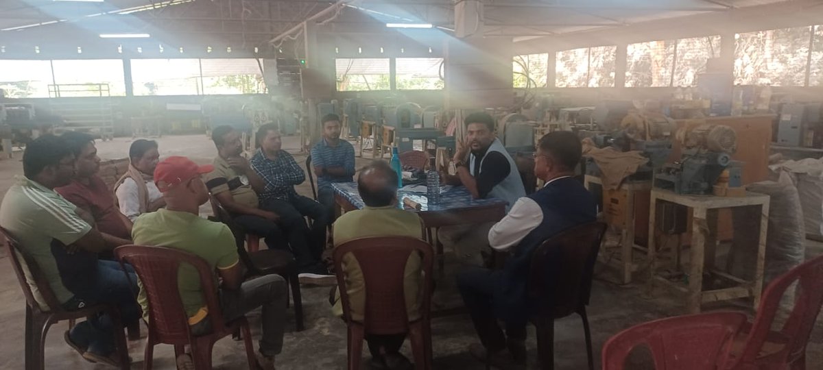 TripuraBamboo1's tweet photo. Mission Director, Tripura Bamboo Mission Md. Sajad P., IAS, visited the Round Stick Manufacturing Unit at Ichailalchara and Kadamtala to address operational issues and ensure smoother functioning of the industry..
#DEVELOPMENT 
#industry 
#BAMBOO
#roundstick https://t.co/2eOjXISIzR