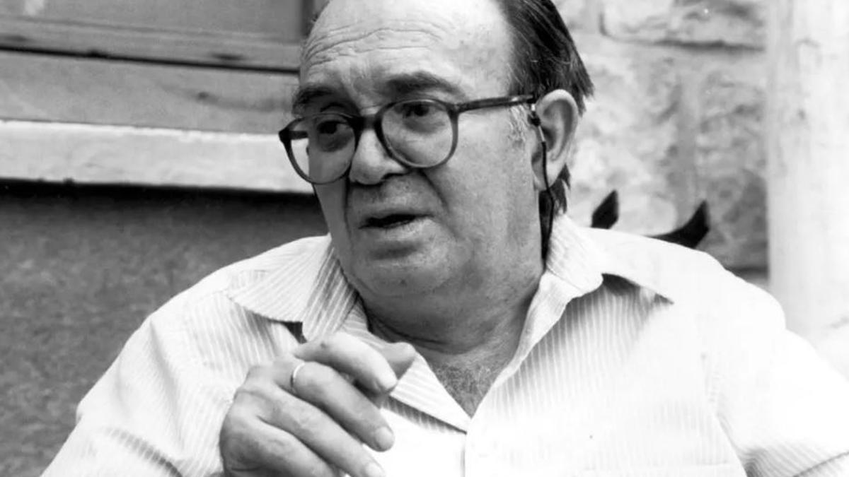 Estellés és un dels més grans poetes en la nostra llengua.

Enguany celebrem el centenari del seu naixement, i avui a #ElsExperts3Cat he parlat d'ell a través de l'antologia de poemes escollits UNA TENDRESA OCULTA (<a href="/Editorial_3i4/">Edicions Tres i Quatre</a>).

🎙️ Escoltin, llegeixin: 3cat.cat/3cat/lany-que-…