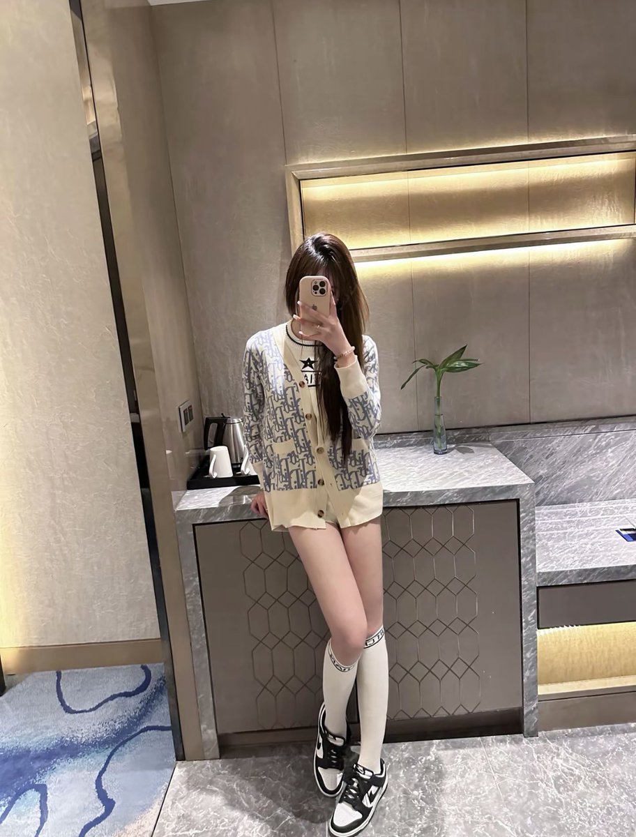 漂亮的女人不怕男人花心  有实力的男人不怕女人现实🥀