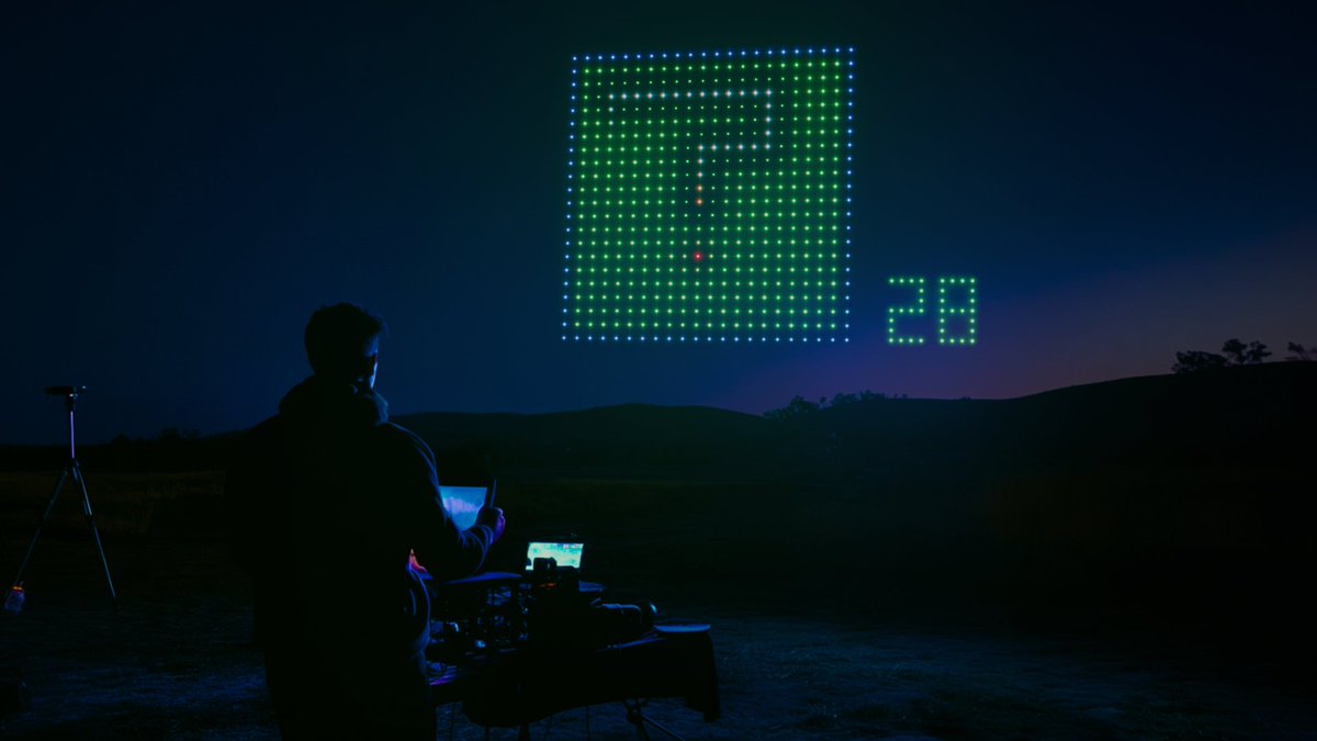 flystackshows's tweet image. Now, the sky is in your hand!🛸
#europeanpremiere #flystackdroneshows #realtimedroneshows