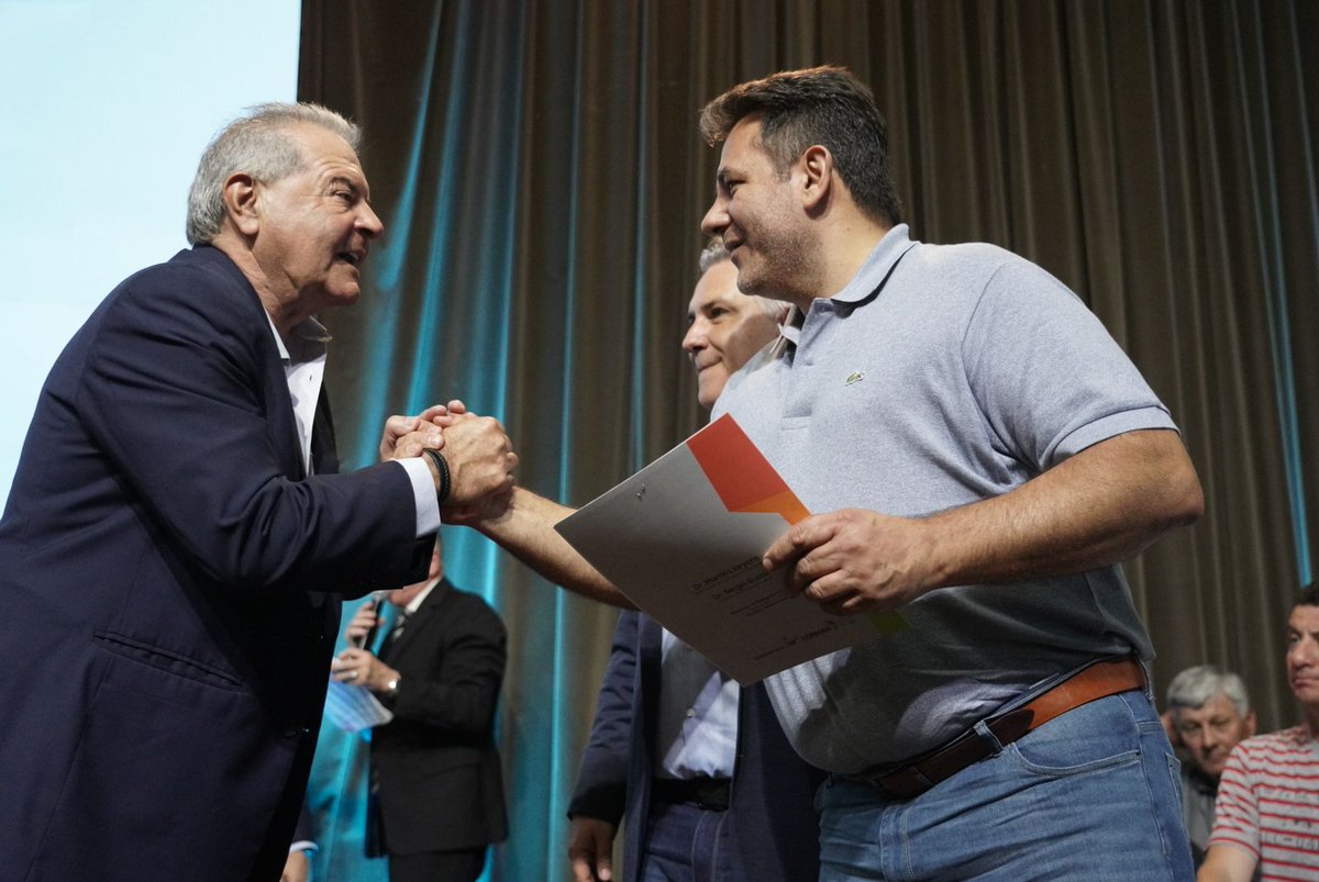 miguelsiciliano's tweet image. ¡BUENAS PRÁCTICAS AGROPECUARIAS PONE A CÓRDOBA A LA VANGUARDIA!

Acompañamos la entrega de aportes del programa #BPAs, una iniciativa ha logrado trascender las fronteras de nuestra provincia transformándose en un ejemplo a nivel nacional.

Con este programa apoyamos a los