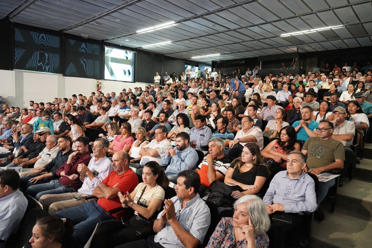 miguelsiciliano's tweet image. ¡BUENAS PRÁCTICAS AGROPECUARIAS PONE A CÓRDOBA A LA VANGUARDIA!

Acompañamos la entrega de aportes del programa #BPAs, una iniciativa ha logrado trascender las fronteras de nuestra provincia transformándose en un ejemplo a nivel nacional.

Con este programa apoyamos a los