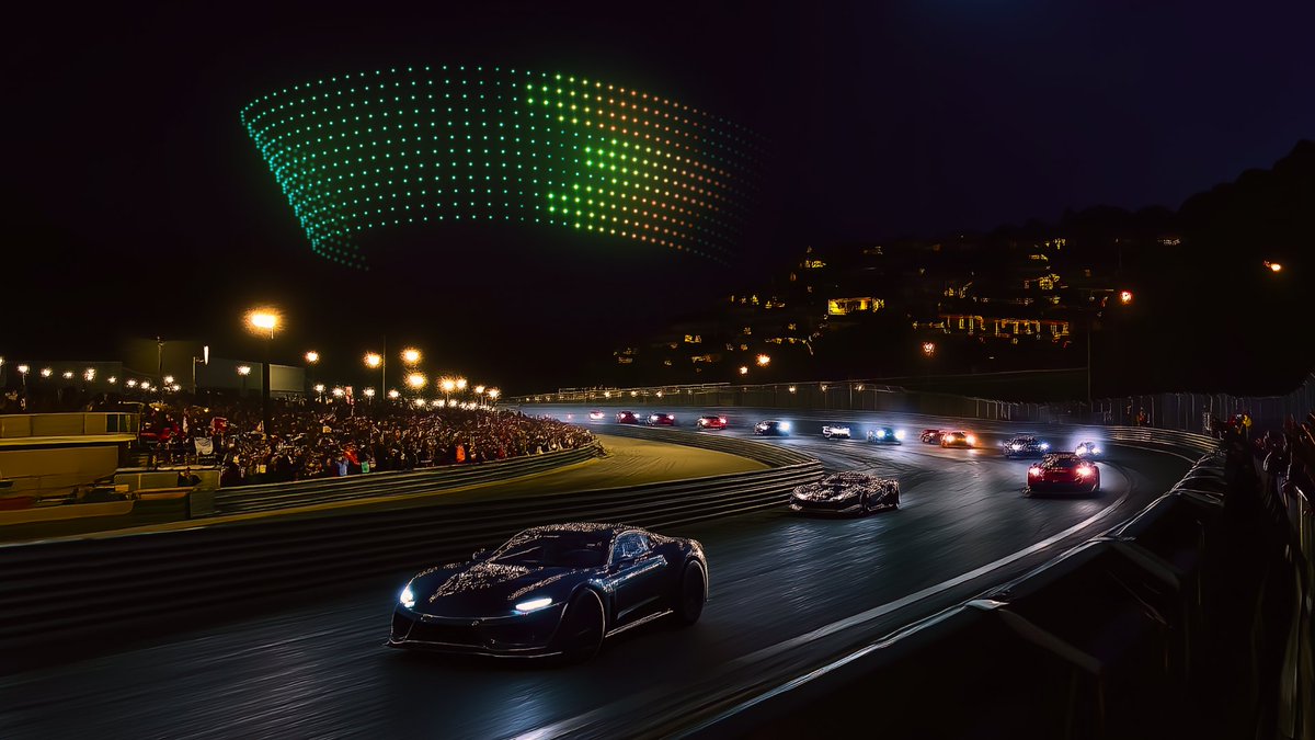 flystackshows's tweet image. Now, the sky is in your hand!🛸
#europeanpremiere #flystackdroneshows #realtimedroneshows