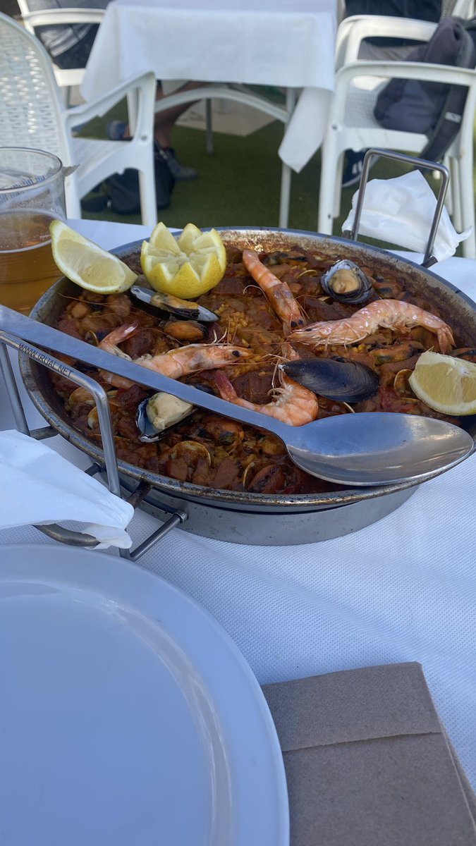 Tenemos que quedar un dia para comer una #paella 🥘🥘🥘🥘🥘🥘🥘#Torremolinos