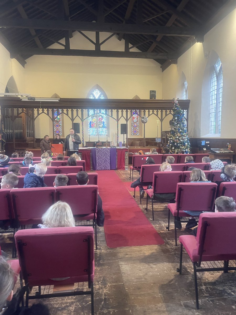 Year 2 had a lovely time visiting the church today practising our Christmas songs ⛪️🎶