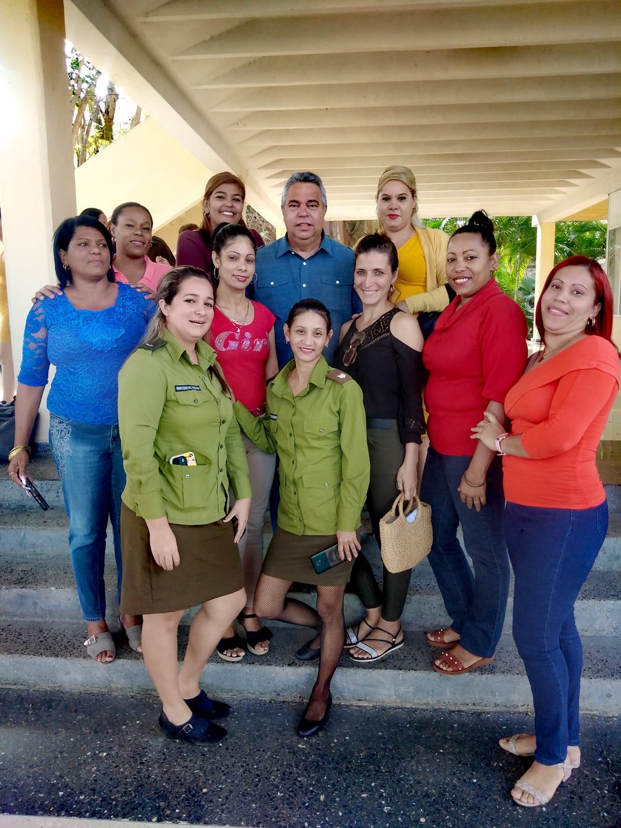 Encuentro del Diplomado de Dirección Política de la Sociedad con <a href="/UlisesGuilarte/">Ulises Guilarte de Nacimiento</a> Secretario General de la @CubaCentral en la <a href="/UniversidadPCC/">Universidad del PCC Ñico López</a>.