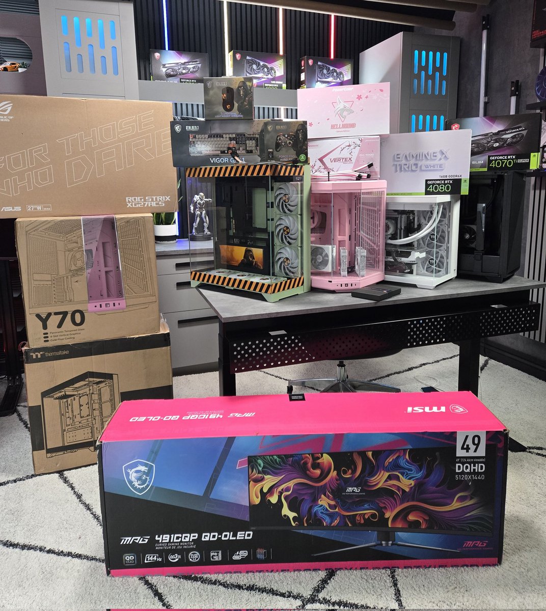 brittnaynay3's tweet image. Who wants to Win all this for Christmas? Over 10k worth of prizes 👀🙌 I told you guys we saved a lot of things for you this year! 🥰