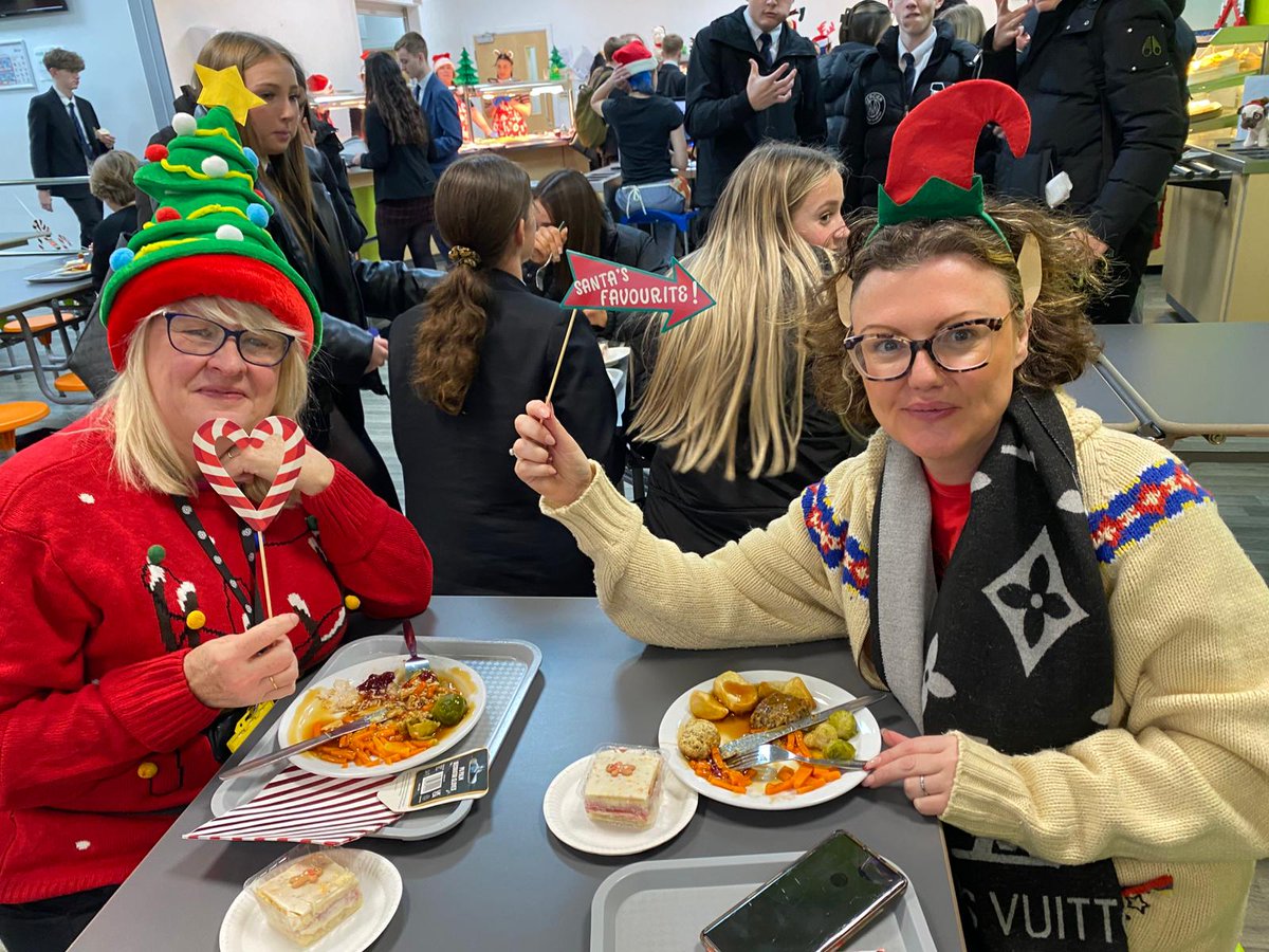 EDarwinAcademy's tweet photo. Special guests were treated to am #EDAtastic lunch today @FunClubHub1 it was lovely to see you and clean up after you #weareEDA https://t.co/8WDJfdz6bp