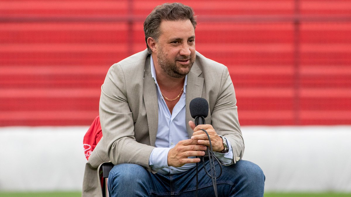 DSportsRadio's tweet photo. 🗣️“El tema del entrenador está muy avanzado, seguramente la semana que viene anunciaremos el cuerpo técnico que asumirá a partir del 3 de enero. Tratamos de cuidar las formas y respetar los tiempos.

Estamos tratando de buscar un lugar en el club para que gente como el Bichi Borghi nos pueda asesorar y así lograr ese paso final que necesitamos para coronar todo lo bueno que se está haciendo en estos años.

Una vez que concretemos todo lo del cuerpo técnico, buscaremos formalizar esa especie de asesoramiento y que se lleve adelante con gente que es del club”.

👆Cristian Malaspina, presidente de Argentinos Juniors en #CómoTeVa por DSPORTS Radio FM 103.1.