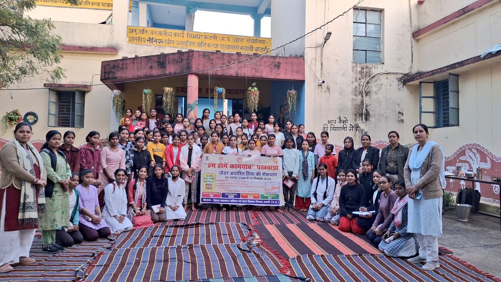 JansamparkK's tweet photo. 🔷 हम होंगे कामयाब पखवाड़ा के तहत शासकीय महाविद्यालयीन बालिका छात्रावास में सायबर अपराध एवं आपातकालीन हेल्पलाइन की सहायता लेकर सुरक्षित रहने की दी गई जानकारी।
RM-https://t.co/MjpN6VUPMd
@JansamparkMP
@mp_wcdmp
#WomenSafety #WomenEmpowerment
#GBV #HHK #HumHongeKamyab
#katni #कटनी https://t.co/OROcNAyLOS