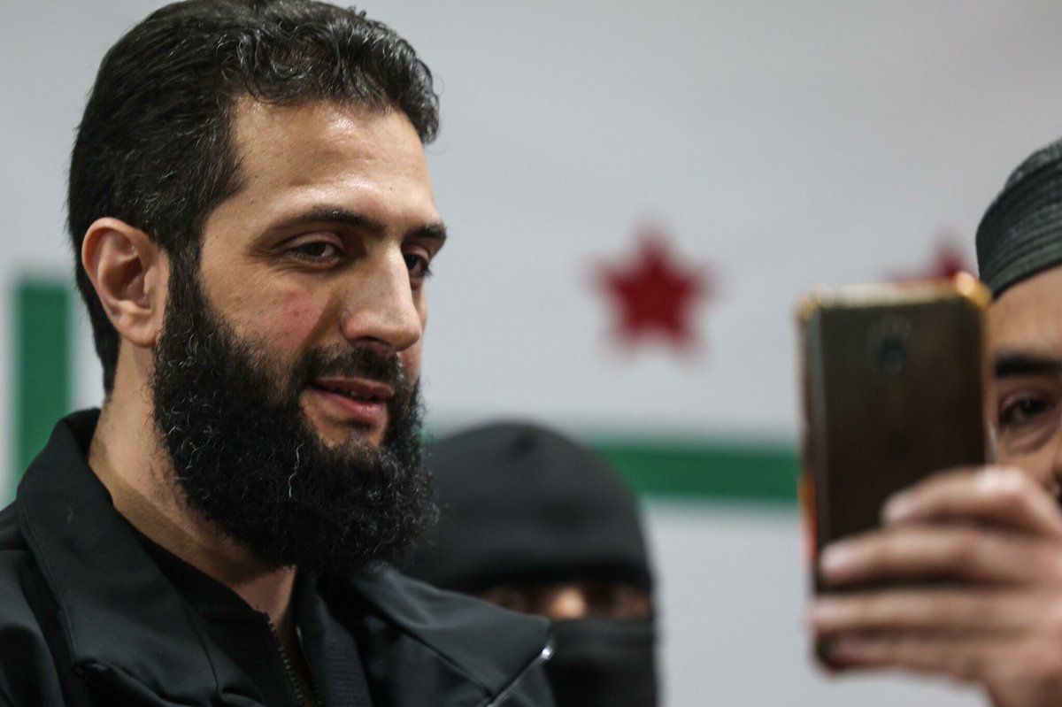 le_Parisien's tweet photo. Chute d’al-Assad en Syrie : « HTC reste un groupe islamiste dur et rigoriste, mais il n’est plus djihadiste »
➡️ https://t.co/JGpu1sx52U https://t.co/BWJYfHPsOM