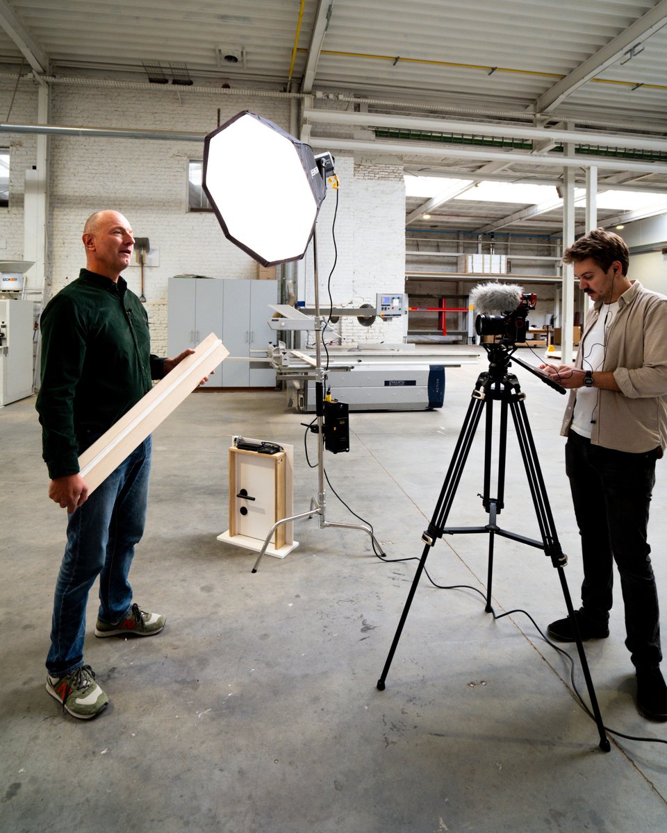 viewsagencybe's tweet photo. Achter de schermen van onze filmdag met @binnendeuropmaat.be 🚗💨

Wij helpen ondernemers nr. 1 autoriteit worden in hun eigen markt door middel van gerichte video strategieën.

👉https://t.co/Wq2wh0j5JT https://t.co/qZKYflLAE9