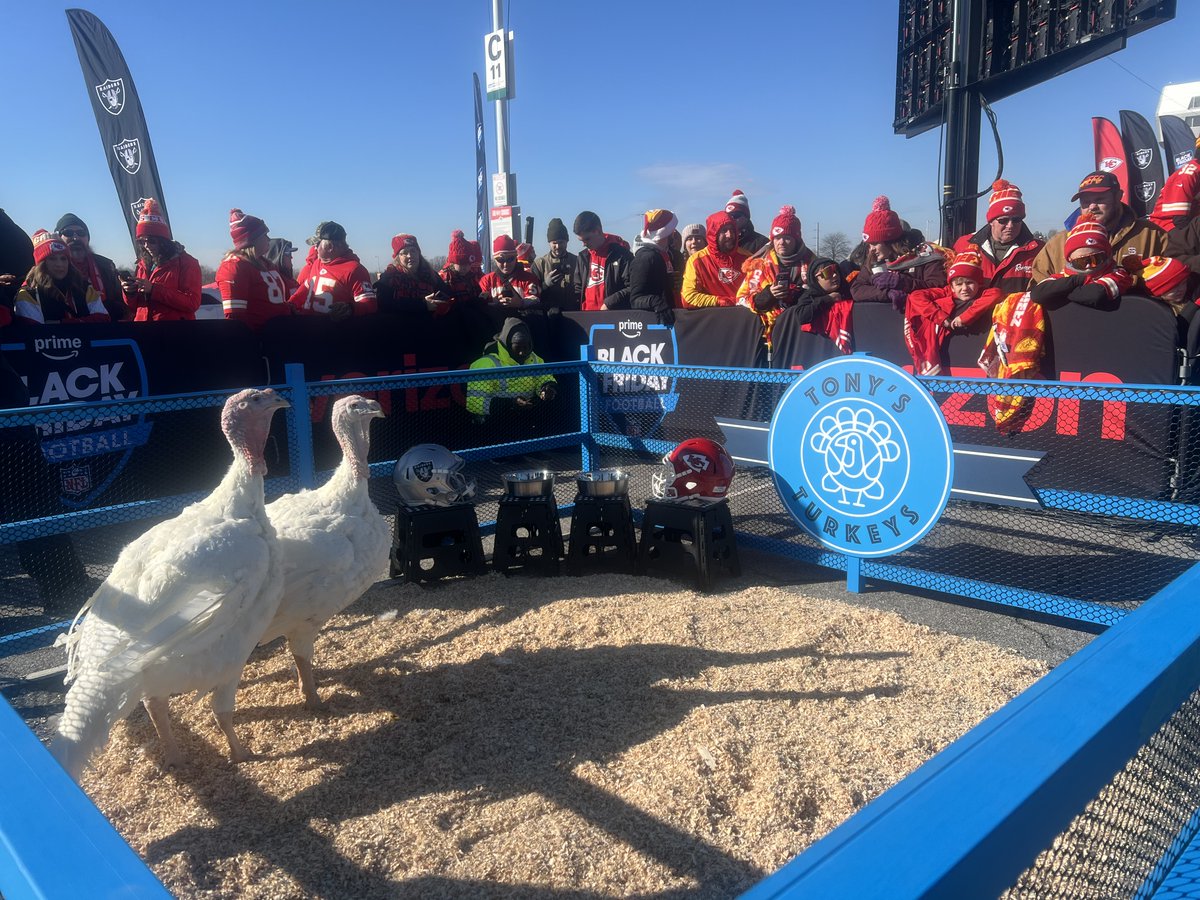 FilmwerksLLC's tweet photo. 🏈What an unforgettable experience! We had the honor of providing the set for the Amazon Black Friday Football Game on 11/29 at the Arrowhead Stadium in Kansas City!🏟Thank you to Bjorn, Justine D., Scott Swim, Bryan Higgason from HD Studios, and the Amazon team for having us!⭐ https://t.co/BCjNEPcmNA