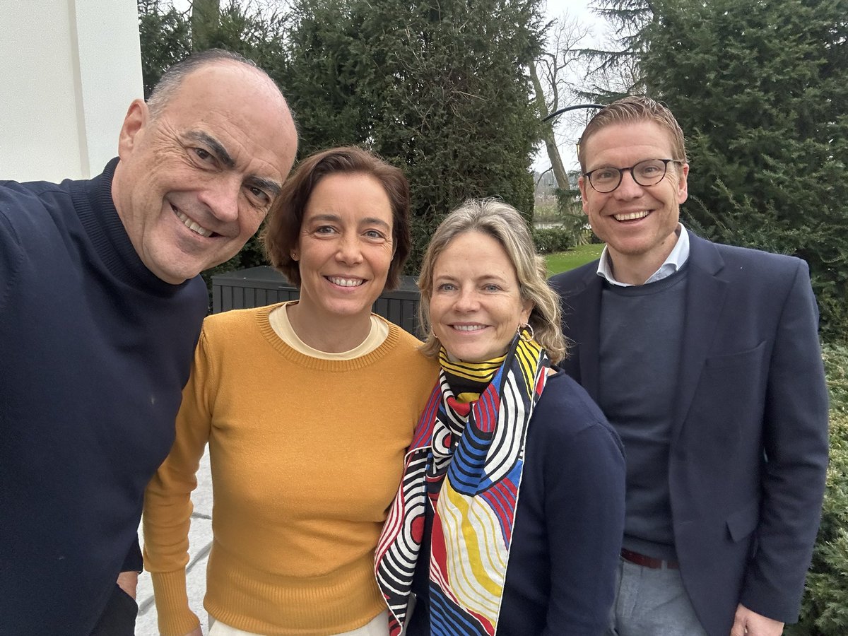 LucColemont's tweet photo. Bijzonder fijne ontbijtmeeting vandaag met Ann De Raedt, CEO #Medina & @Ann_Dhoedt CEO #Fidlab 😉
Txs voor jullie @StopDarmkanker ‘fighter’ partnership 🙏
Onze co-CEO @VandijckD weet dat preventie geen toverwoord is 🍀
#samensterk #Doedetest https://t.co/AH7nSADqSH