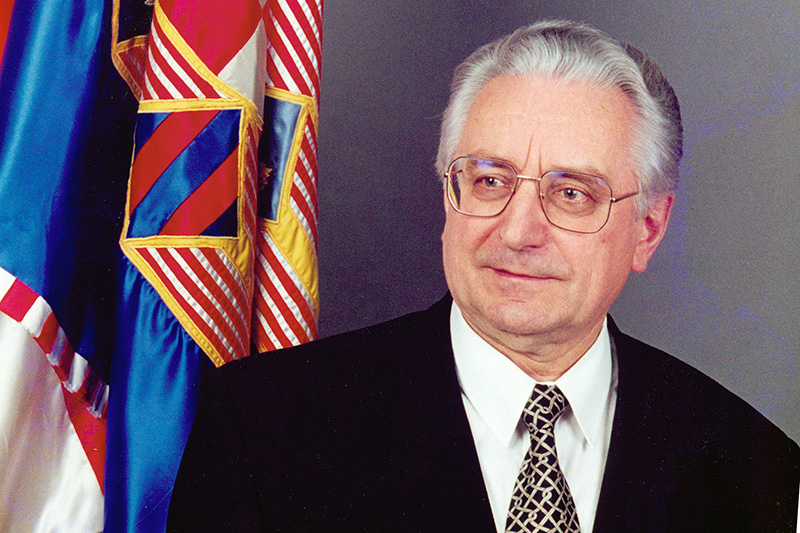 dragutinb's tweet photo. Prošlo je 25 godina, zahvaljući tebi Hrvatska živi. Slava ti prvi predsjedniče. Slava dr Franju Tuđmanu https://t.co/Xko1jQfq8M