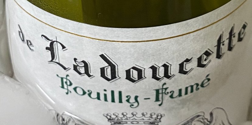 Here’s what was #inmyglass 🥂
Produced within the prestigious #PouillyFumé AOC, crafted exclusively from 100% Sauvignon Blanc by the Comtes Lafond family at Domaine de Ladoucette, a historic estate with roots dating back to the late 18th century.