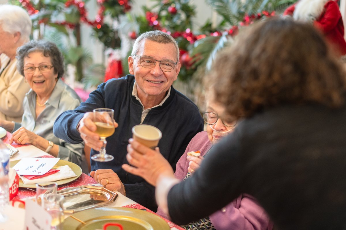 Poitiers (@poitiersfr) on Twitter photo 🎄 #RepasDeNoël En décembre, l’esprit des fêtes s’invite dans toutes les résidences autonomie et EHPAD de Poitiers !
<a href="/L_Moncondhuy/">Léonore Moncond'huy</a>, maire de Poitiers, ainsi que les élues et élus partagent ces moments chaleureux avec nos aînées et aînés lors des traditionnels repas de Noël. 🎅 🎄 #RepasDeNoël En décembre, l’esprit des fêtes s’invite dans toutes les résidences autonomie et EHPAD de Poitiers !
<a href="/L_Moncondhuy/">Léonore Moncond'huy</a>, maire de Poitiers, ainsi que les élues et élus partagent ces moments chaleureux avec nos aînées et aînés lors des traditionnels repas de Noël. 🎅