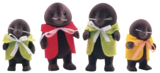 gambletchi's tweet photo. feiura dos pais, as roupas repetidas e simples são mt básicas coitados, além dos bigode curto parece q vandalizaram o querido, as toupeiras no geral são muito diferentes engraçadinhas https://t.co/wEkwxFUEfC