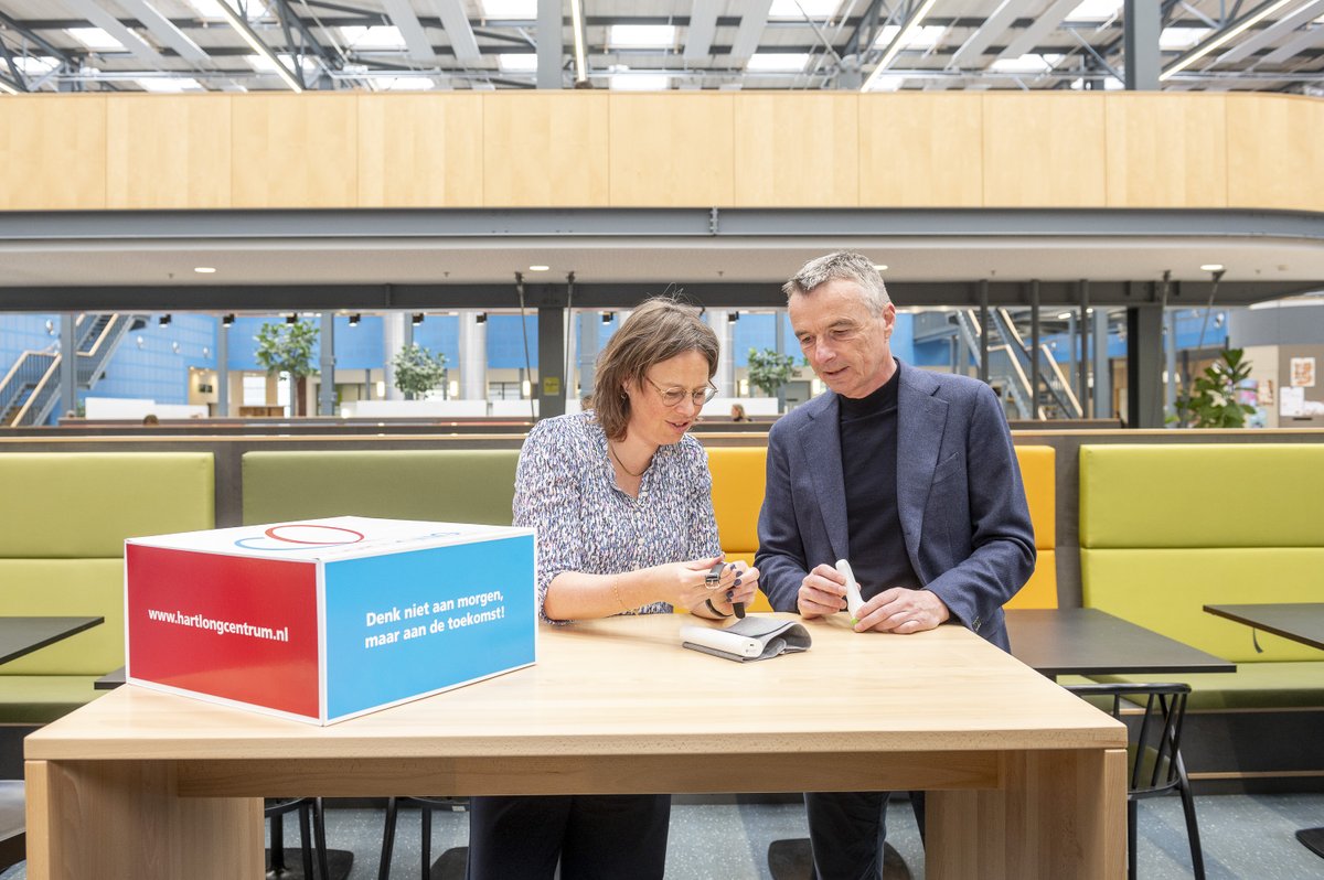 Maaike Kleinsmann (Professor of Design for Digital Transformation) and Geert-Jan Houben (Pro Vice Rector Magnificus AI, Data and Digitalisation) discuss how #AI can contribute to digital transformation in #healthcare. 

⚕️ Read the interview here: tudelft.nl/en/2024/tu-del…