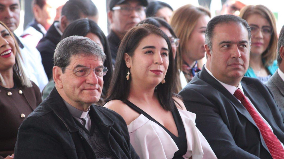 AleCastroSoy's tweet photo. Felicito a nuestra querida Presidenta Municipal @LizethSandovalC por su tercer informe de resultados y seis años de trabajo a favor de nuestra tierra. 

Su dedicación y trabajo dejaran una huella imborrable en nuestra comunidad. ¡Muchas felicidades amiga! 

#SanAntonioLaIsla https://t.co/8y1kl90BsI