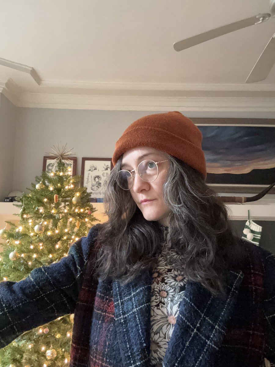 TxBeef's tweet photo. It’s ME

I put up my tree in ADVANCE 

I made a HOT DOG https://t.co/1PVRrt4IYF