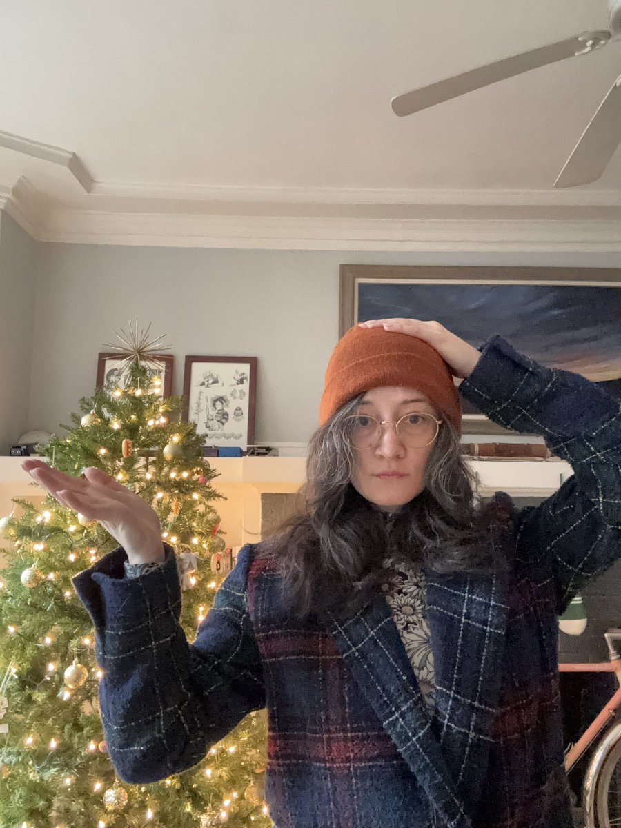 TxBeef's tweet photo. It’s ME

I put up my tree in ADVANCE 

I made a HOT DOG https://t.co/1PVRrt4IYF