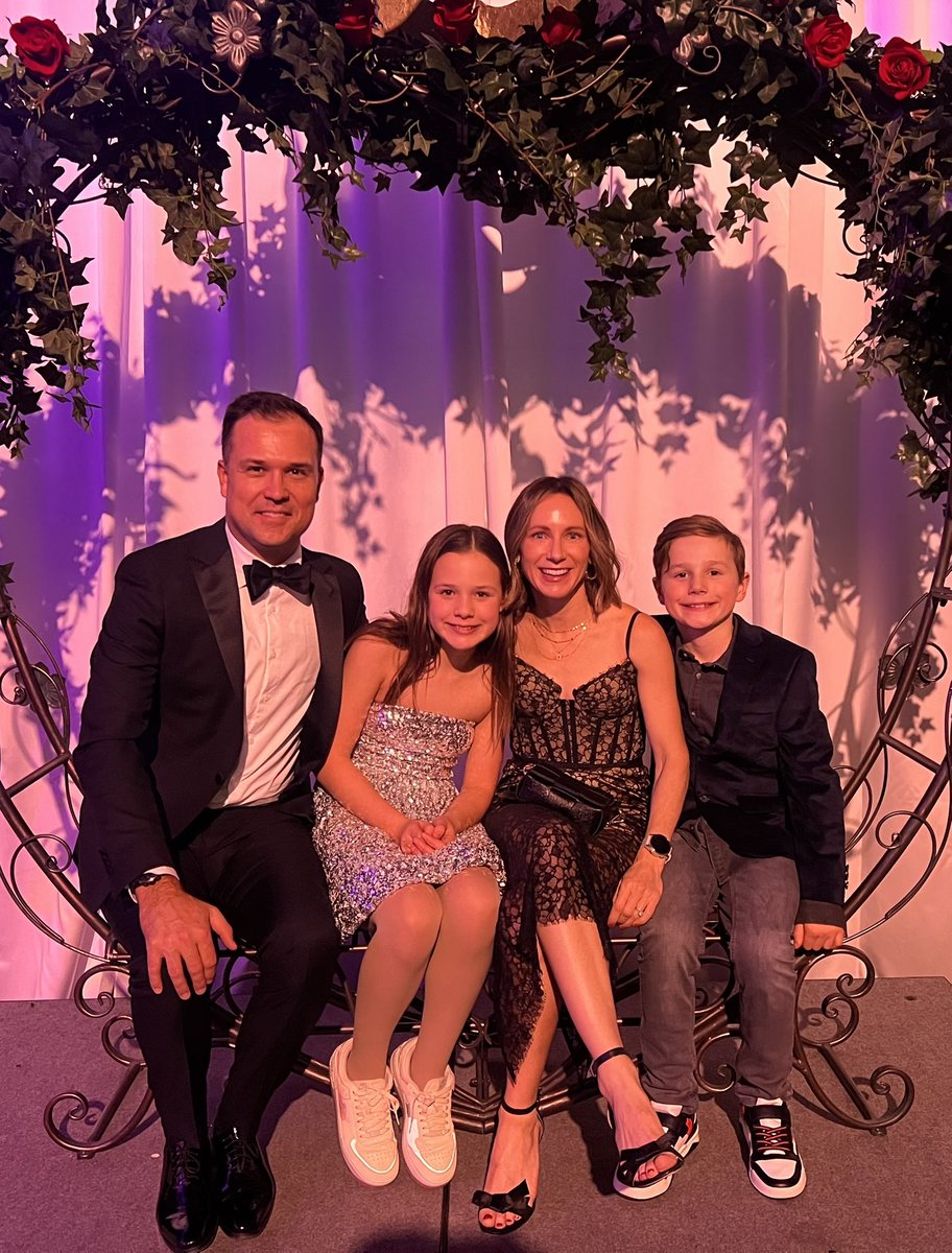 DrKateStorey's tweet photo. 🎩✨Always a fun night supporting @StolleryKids at the #SnowflakeGala. Grateful for all that you do. @WCHRIUofA ✨🎩 https://t.co/zOysdroj5d