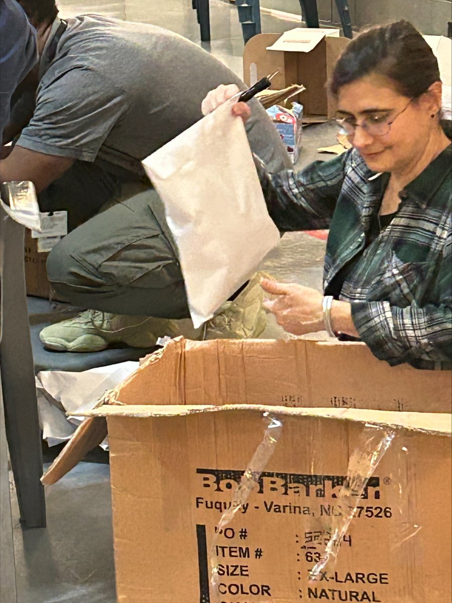 acj_comms's tweet photo. Each year, our chaplaincy partners from the Foundation of HOPE provide holiday packages to all incarcerated individuals at the ACJ. https://t.co/54HdiEspsJ