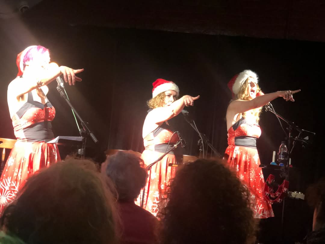 decibellesuk's tweet photo. Feeling Christmassy at our Party at The Bull's Head on Sunday! Thanks to everyone who came 🥰🎁🎄🎶 https://t.co/xwiUg6tpv2