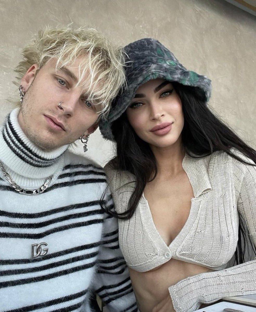 choquei's tweet image. 🚨FAMOSOS: Grávida, Megan Fox e Machine Gun Kelly terminaram o relacionamento, afirma o TMZ.