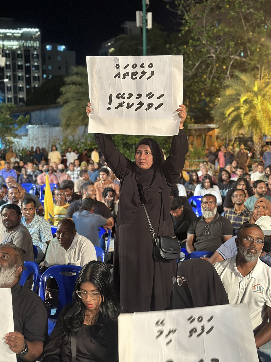 mrsays_'s tweet photo. ގާނޫނޫއަަސާަސީގެ ދިފާއުގައި ރައްޔިތުން 💛✊

#QAgeDhifaauga https://t.co/RI1rqBp2Kq