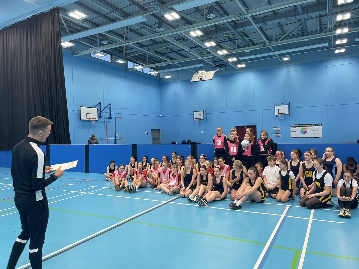 NAActiveSchools's tweet photo. #NAEvents 💛🖤

Some Festive Secondary Netball today at @StMatthewsAc. Great to have @Auchenharvie @arranhighpe @KAHealthWB @GarnockPE2 here to play against @StMattPE 

Thanks to @ASArran0 for organising and to our fab volunteers 😊

@sportscotland @NetballScotland https://t.co/jWhIDsCPuM