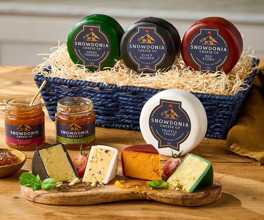 snowdoniacheese's tweet photo. Get cosy and countdown to Christmas with one of our boxed hampers 🧀🎄 
Filled with festive treats, cheese bakes, cheddar and chutneys, the perfect gift to unwrap before Christmas Day.

 #FestiveTreats #cheese #cheesegifts #christmasevebox #cheesehamper #cheesegift #cheeseboard https://t.co/UpL4lRtGKZ
