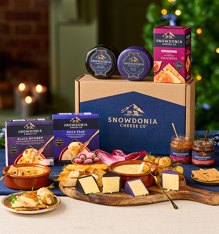 snowdoniacheese's tweet photo. Get cosy and countdown to Christmas with one of our boxed hampers 🧀🎄 
Filled with festive treats, cheese bakes, cheddar and chutneys, the perfect gift to unwrap before Christmas Day.

 #FestiveTreats #cheese #cheesegifts #christmasevebox #cheesehamper #cheesegift #cheeseboard https://t.co/UpL4lRtGKZ