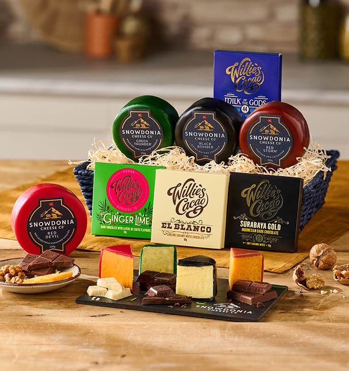 snowdoniacheese's tweet photo. Get cosy and countdown to Christmas with one of our boxed hampers 🧀🎄 
Filled with festive treats, cheese bakes, cheddar and chutneys, the perfect gift to unwrap before Christmas Day.

 #FestiveTreats #cheese #cheesegifts #christmasevebox #cheesehamper #cheesegift #cheeseboard https://t.co/UpL4lRtGKZ