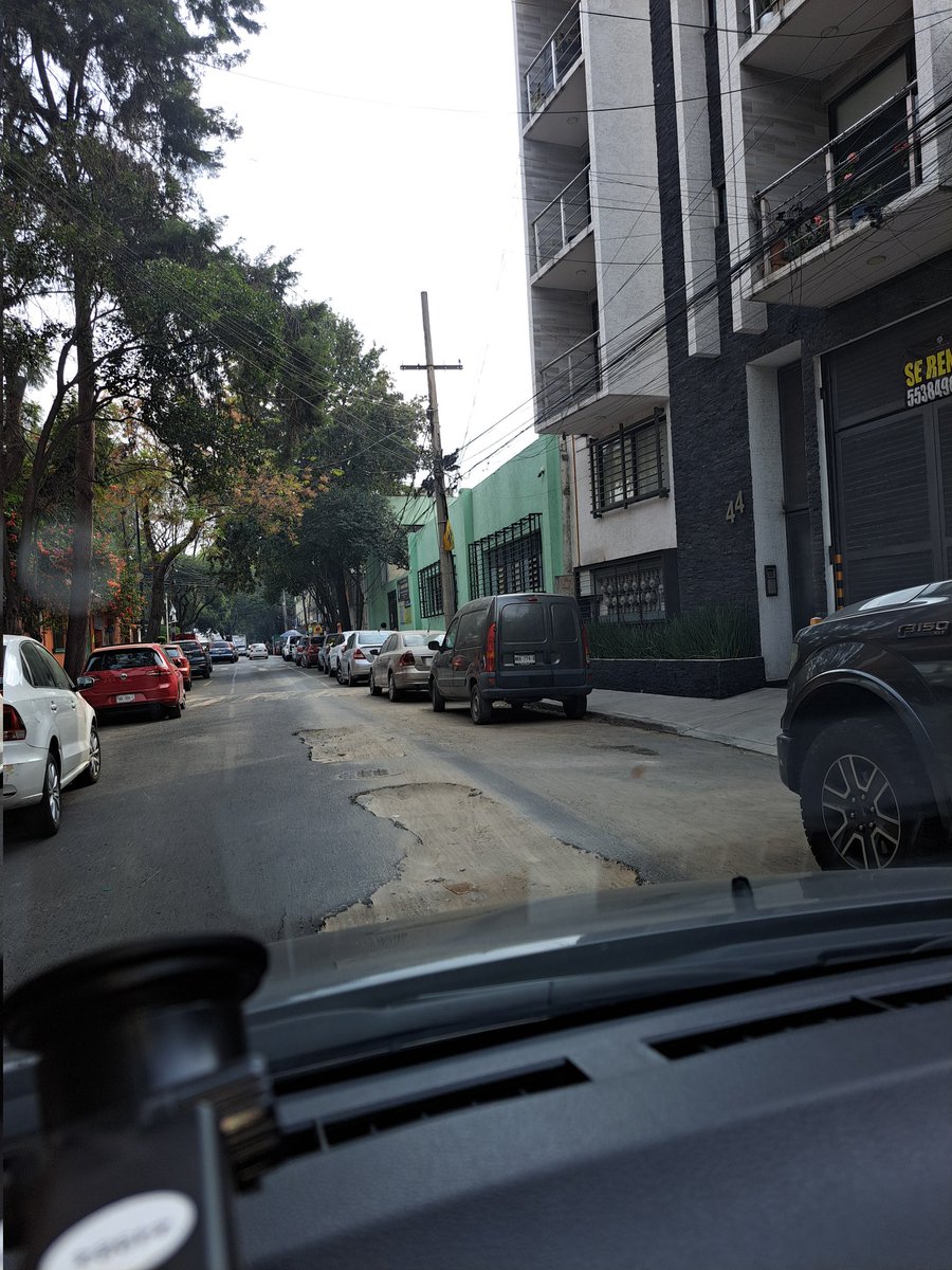 Cipamin's tweet photo. @BJAlcaldia @AccionesBJ hace más de un mes @SEGIAGUA hizo unas reparaciones y dejaron un hoyo gigante. En Av 2 no. 49 en San Pedro de los Pinos entre calle 5 y calle 7 https://t.co/utJa4xUxu9